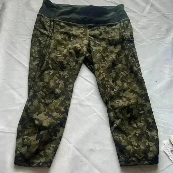 Lululemon Run Inspire Crop Leggings khaki green and black camouflage size 6 - Picture 3 of 3